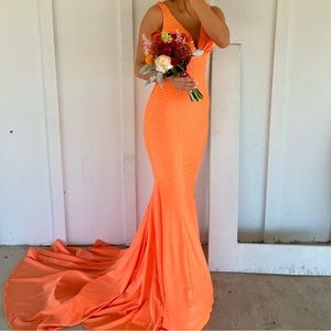 Selling my gorgeous prom dress!! It’s even prettier in person🤩🤩